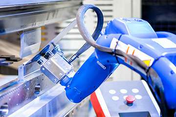 钣金行业资讯-采用机器人钣金折弯，钣金加工行业已经不再需要大批量的尺寸来使用机器人折弯机-首页｜虎牙官网-虎牙(中国)一站式服务官网